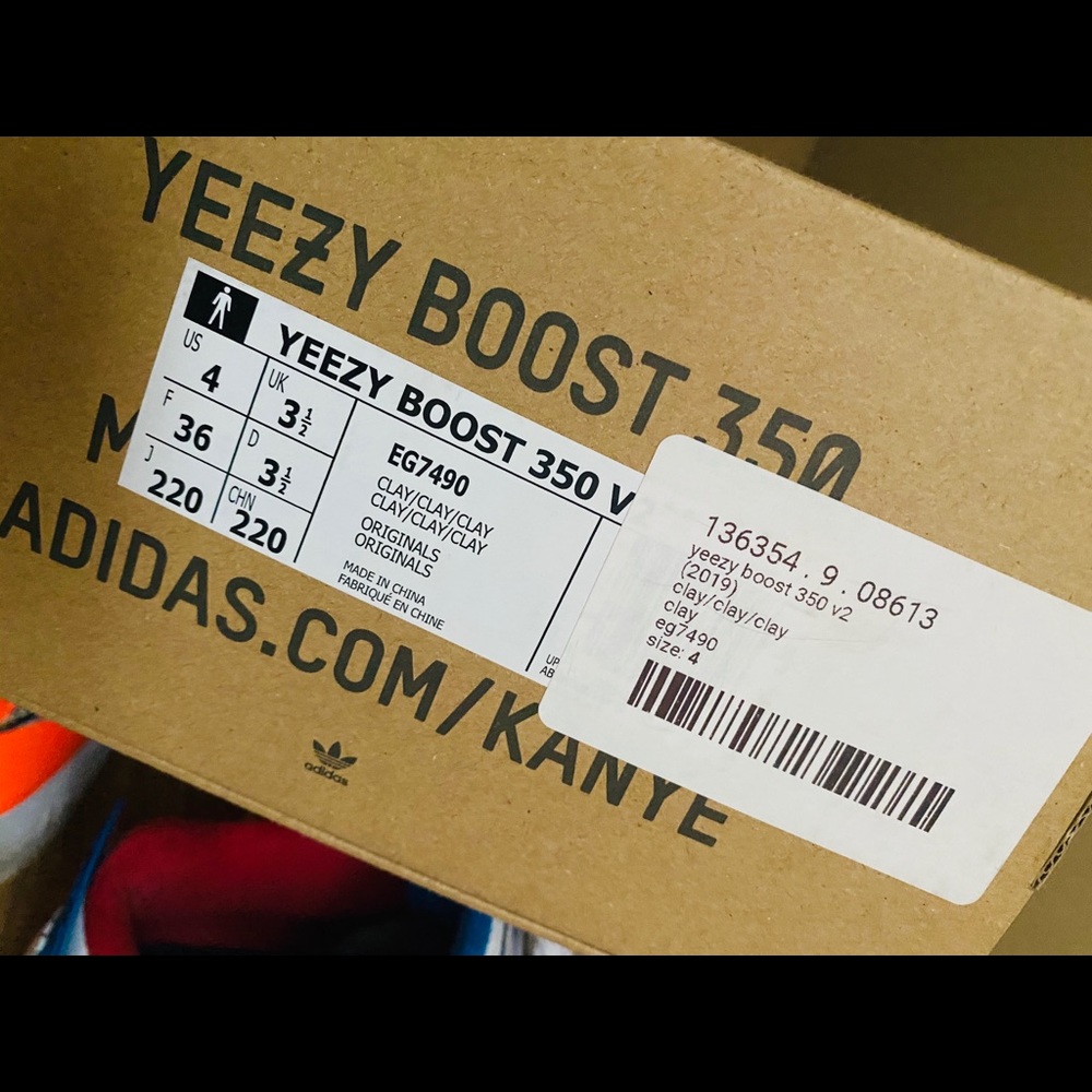 Yeezys clays size 4